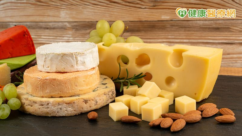 吃起司可以補鈣？醫：3族群適合　猛吃「這種起司」反變健康負擔！
