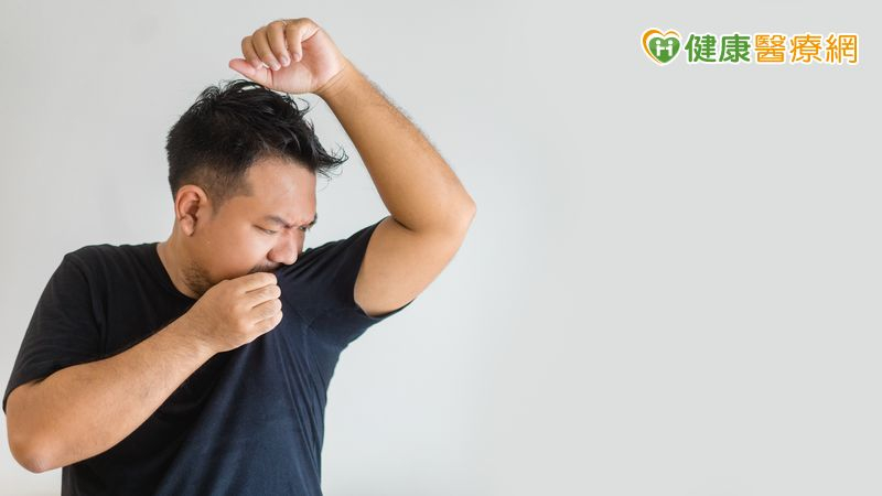食藥署提醒民眾，止汗劑切勿過度使用，也不要大面積塗抹或噴灑，以免引起皮膚乾燥、刺激或毛孔阻塞，同時可能導致身體可以正常排汗降溫的汗腺不夠，進而造成中暑。