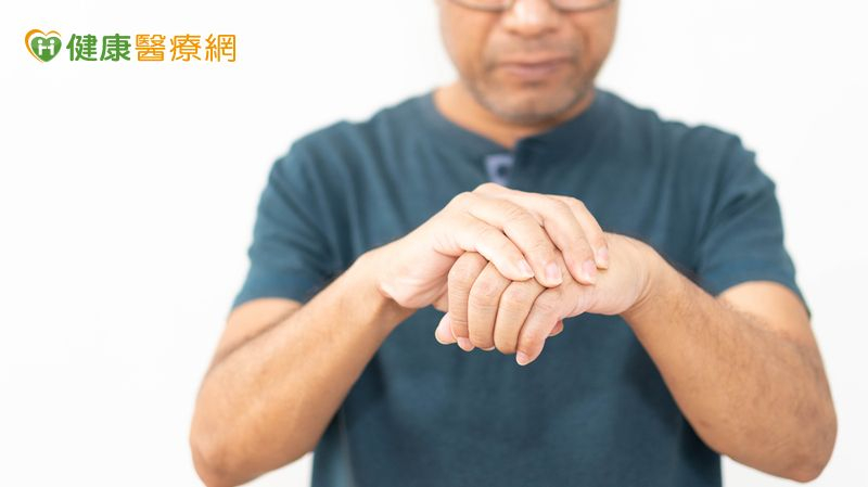 格林巴利是一種自體免疫引起的急性周邊神經病變，從下肢逐漸蔓延至全身，嚴重時可能癱瘓並影響自律神經。
