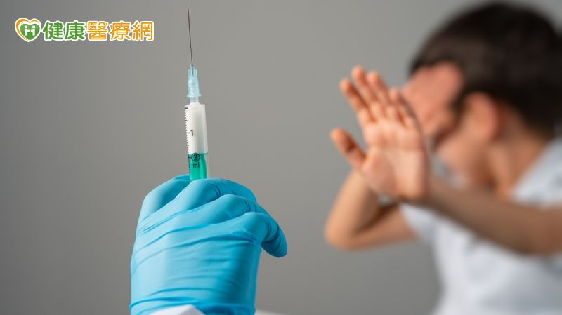 2025年由食藥署公告全新「鼻噴式流感疫苗」已取得食藥署核准藥證，預計最快10月正式啟動接種，讓害怕打針的青少年及孩童，都能安心選擇無針的新防疫方式。