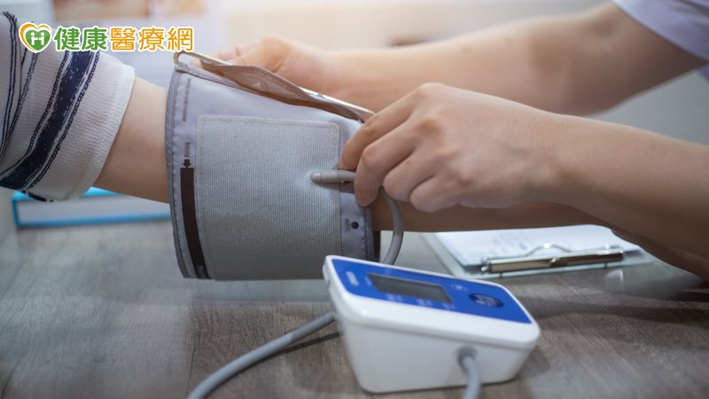 高血壓是一項需要長期追蹤與管理的慢性疾病，錯誤解讀一時的血壓變化，可能會讓患者掉以輕心，導致併發症風險升高。