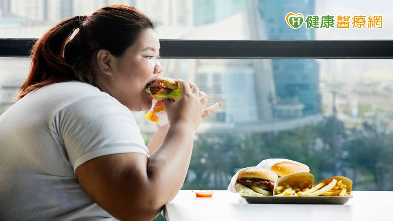 現代人飲食普遍過量油膩，加上運動量減少、體重過重，造成脂肪肝的比例逐年增加，也是全世界比例最高的肝病。