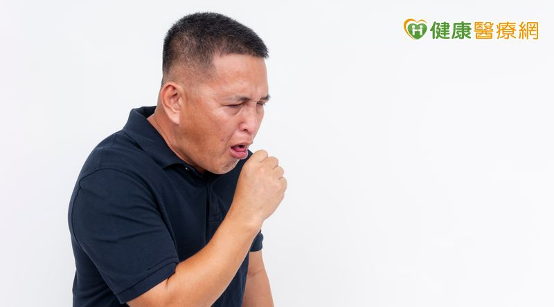 雖然扁桃腺結石有時會隨著時間自行脫落，多是變小或位置較表面的結石。如果無法自行清除，或結石較深、較大，就需要專業醫師協助處理。