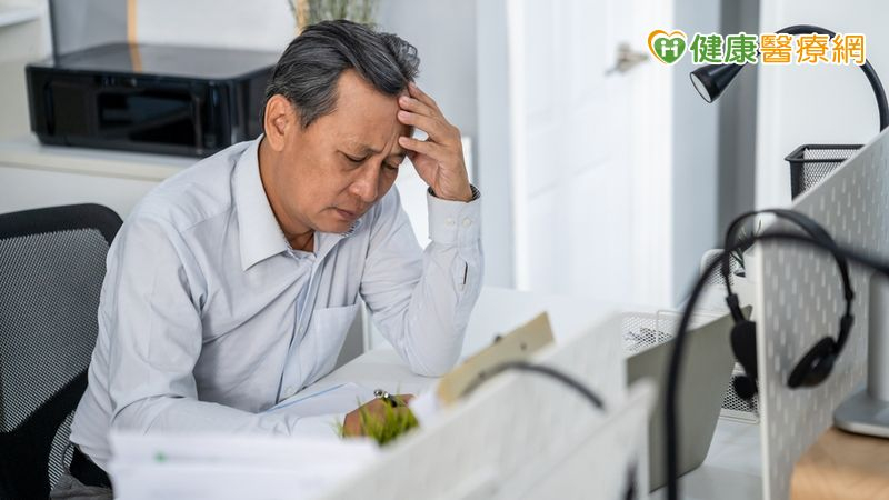 鼻竇炎治療包含消炎藥物、鼻腔沖洗及抗生素，並應保持通風與良好衛生，遠離過敏原有助預防。