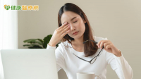 避免眼睛被榨乾！長期滑手機看3C乾眼症不自知　拖久很嚴重