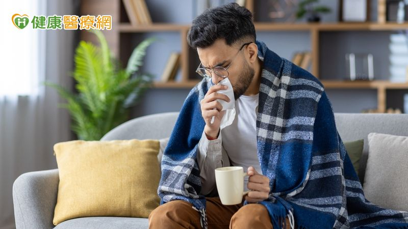 疾管署提醒，民眾如出現疑似症狀，請儘速就醫並告知飲食史；醫療院所如發現疑似個案，請於24小時內通報。