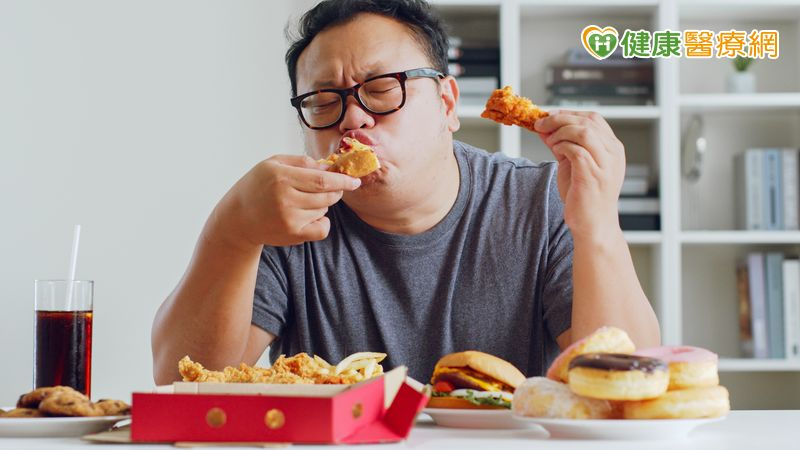 小鼠實驗發現，連續４天攝取垃圾食物，海馬迴中的腦細胞就開始出現過度活躍的現象，推測記憶力可能因此被影響。