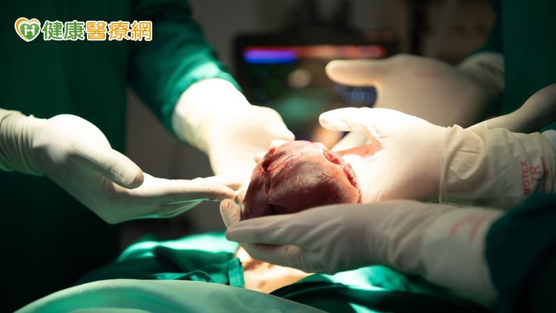 目前新一代左心室輔助器採用全磁懸浮馬達設計，能長期穩定輸送血液，並顯著降低血栓形成、機械磨損與感染風險。