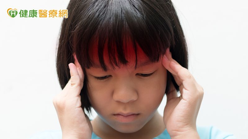 在健康的家庭中，父母應是保護者與照顧者，孩子則是被呵護與學習依賴的對象。但親職化的家庭中，這些界限完全被打破。孩子成為父母的情緒出口，吸收焦慮、憤怒與絕望。