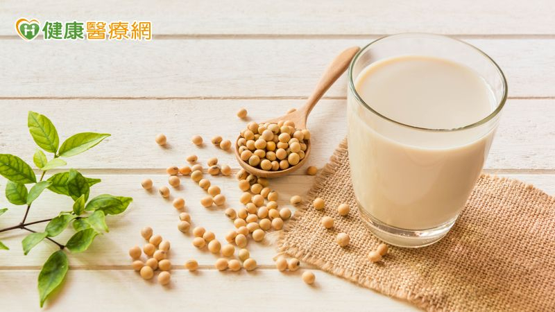 吃對飲食才能由內向外的讓整個人煥然一新，營養師推薦6種抗老食物，讓大家一起裡外皆美。