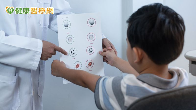 國民健康署於114學年度啟動「學齡前兒童視力篩檢」試辦計畫，由專業眼科醫師進入參與試辦縣市的幼兒園，為大班兒童進行散瞳屈光度數檢查。