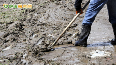 「鏟子超人」支援光復別忘關懷自己！心理師：救災前中後調適身心這樣做