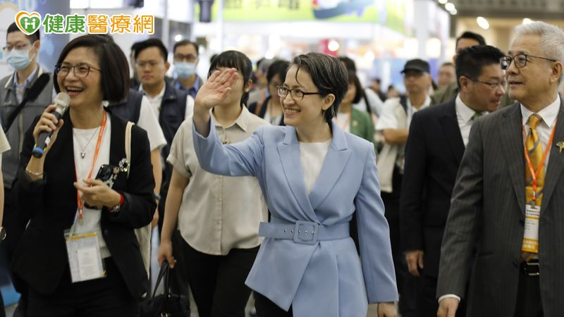 「台北國際照顧博覽會」從9月25日至27日為期3天，隨著台灣今年邁入超高齡社會，今年以「照顧串聯」為策展核心，串起政府、產業、服務、國際等四大面向，透過產官學研共同交流照顧解方。