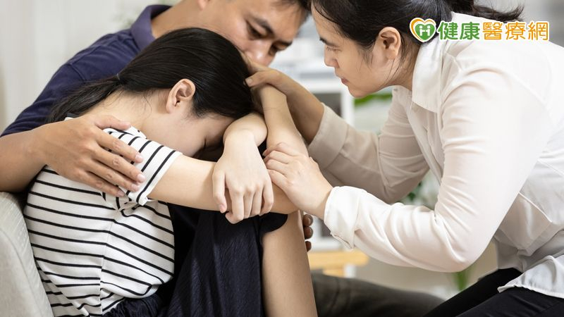 自殺與自傷不應被視為問題行為，而是痛苦無法承受時的「求救訊號」。