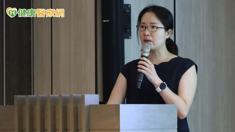 台大醫院血液腫瘤科黃懷萱醫師表示,依照國外經驗,若將第三代口服標靶藥物用於ALL一線治療,療效及治療深度都比前兩代好,後續復發風險也較少。