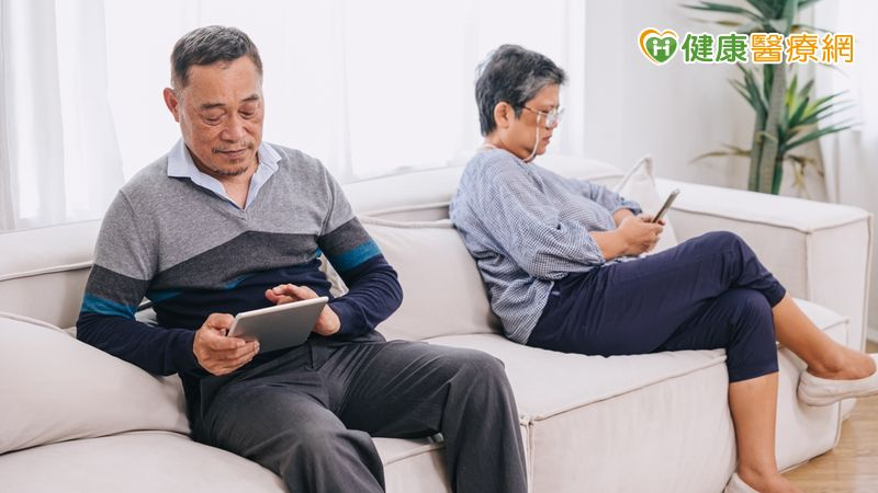 本文來源：《明明沒病，一看到老公就不舒服：午飯吃啥？妳去哪？幾點回來？怎麼老花錢！妳的「丈夫在家壓力症候群」該化解了，熟齡離婚是最糟歸宿》，大是文化