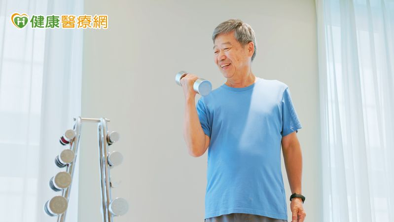 有些人追求次數或重量， Leo Mathew物理治療師提醒，比起這些更應優先考慮動作的品質，以避免運動傷害，也能確保穩定進步。