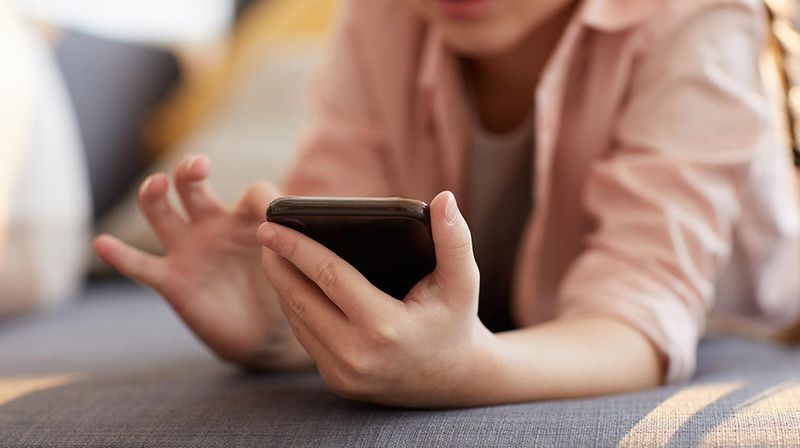 丹麥將禁止15歲以下使用社群媒體。