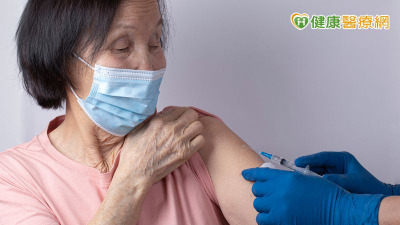 流感+新冠來襲!11月起第二階段公費疫苗接種 全聯、家樂福設接種站