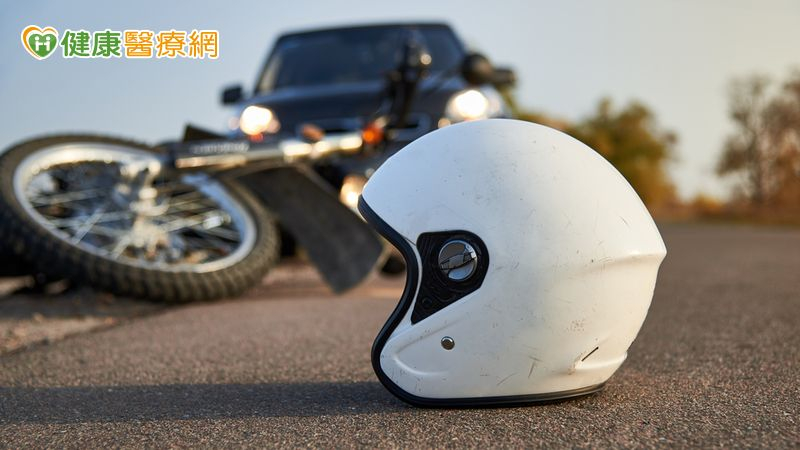 機車騎士是交通事故高風險族群，務必遵守交通規則並穿戴防護裝備，才能保障自身安全。