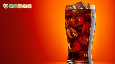 喝可樂會殺精？醫解惑：別信都市傳說　事後沖洗反增私密處感染風險