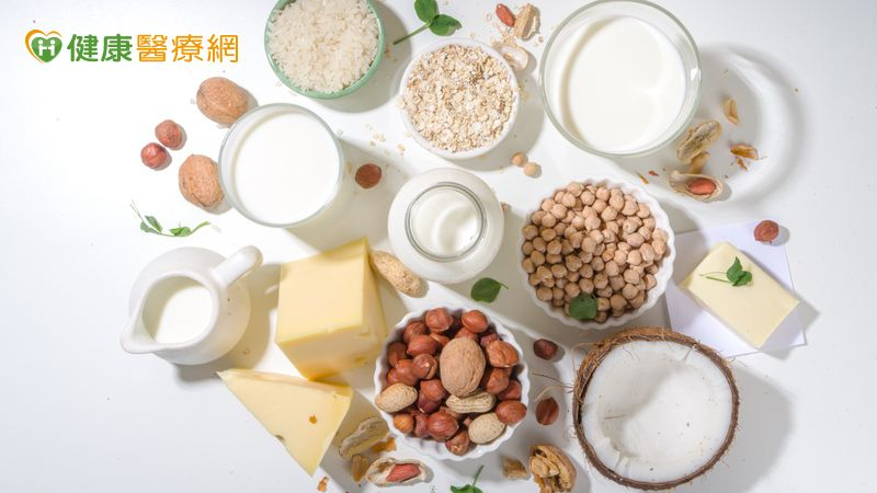 飲食管理不必意味著完全戒掉美味，關鍵在於油脂與糖分的質與量。透過自製堅果奶酥醬，我們可以用「好油＋天然糖＋堅果營養」的概念，重新定義奶酥厚片的風味。