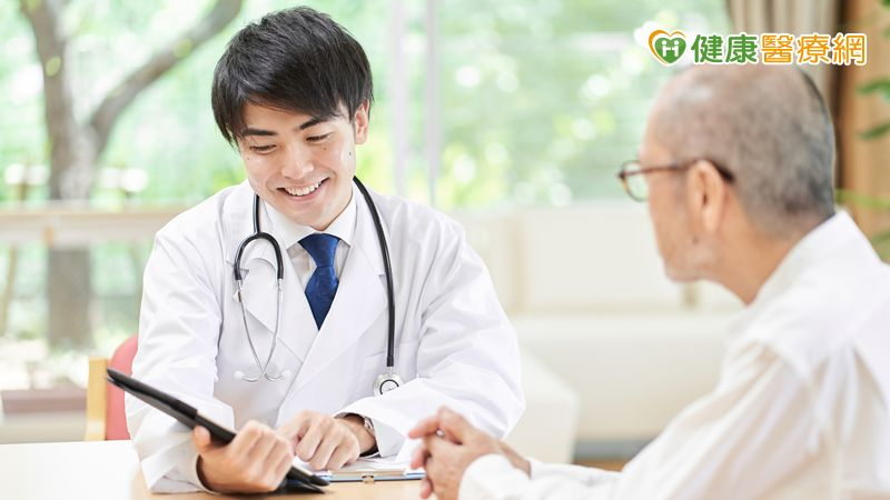 一般成人每年一次健康檢查；高風險族群如三高患者、65歲以上長者、有腎臟病家族史、肥胖、吸菸或長期服用止痛藥者，建議每3至6個月追蹤一次。