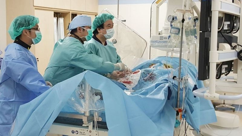 冠心症病患年齡層明顯下降，有30多歲上班族因長期胸悶卻不以為意，最後竟因心肌梗塞緊急送醫。示意圖：北榮桃園分院提供