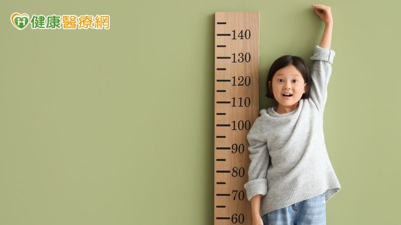 家長對於身高的焦慮也容易影響孩子未來的價值觀，要知道身體外型跟外貌都只是人的一部分，充實學識、培養專業技能、建立自信與自我價值，更能讓孩子創造屬於自己的精彩人生。