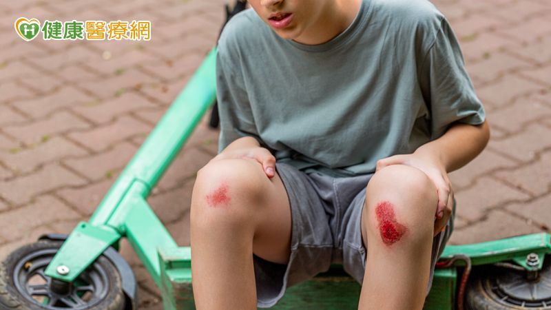 羅峙錕醫師指出，傷口是否形成疤痕，取決於傷口的深度和嚴重程度，讓傷口及早癒合、預防反覆發炎感染，有機會避免疤痕上身。