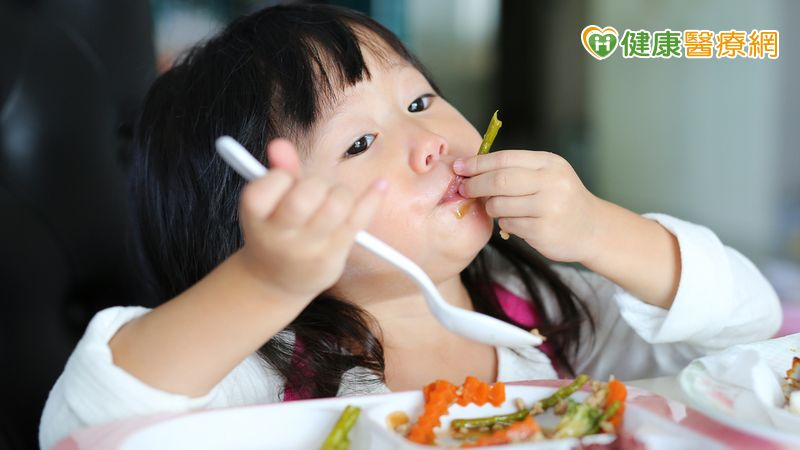 父母如果發現幼兒在進食副食品有困難時，應及早尋求專業協助，確保後續進食吞嚥正常發展。