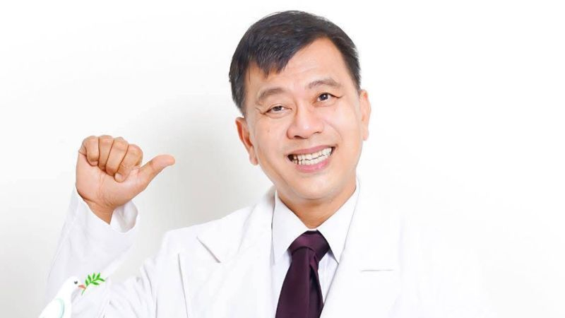 黃軒醫師指出，「我老了」這句話，反而會成為身體的「老化指令」。 （記者湯朝村翻攝)