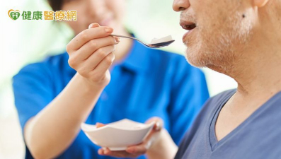 長輩吃得慢、易嗆到小心！延緩退化「這樣顧營養」