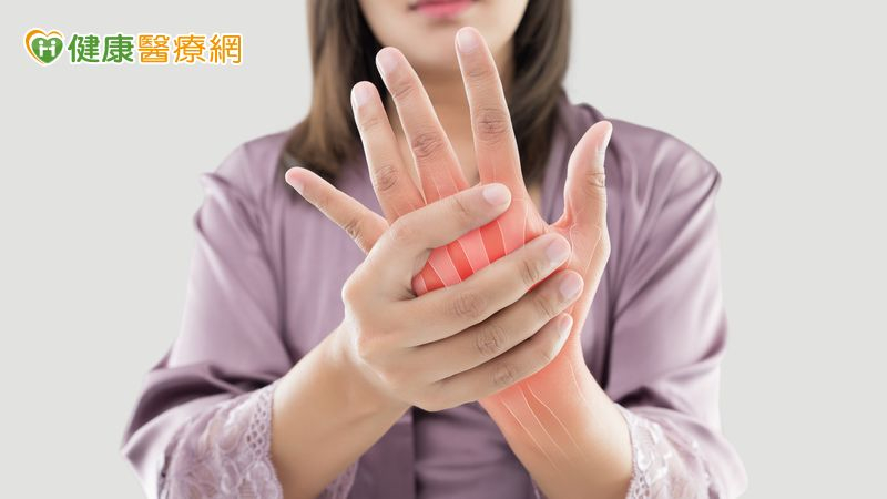 避免不當姿勢與長時間使用患部；也可多從事拇指伸展運動，改善工作習慣，才能遠離媽媽手。