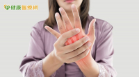 手腕疼痛又僵硬？小心「媽媽手」找上門
