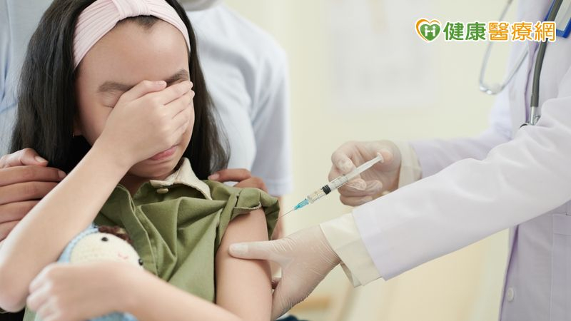 今年約有4,400餘家接種合約院所，另全聯、大全聯及家樂福亦於指定門市及時段設置疫苗接種站。