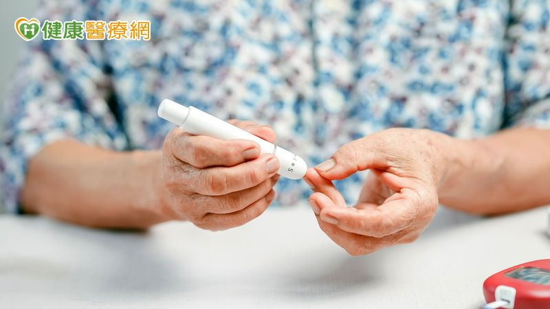 張晶雅醫師也呼籲糖友務必規律用餐，不要空腹過久，避免因長時間未進食而突然掉入低血糖。