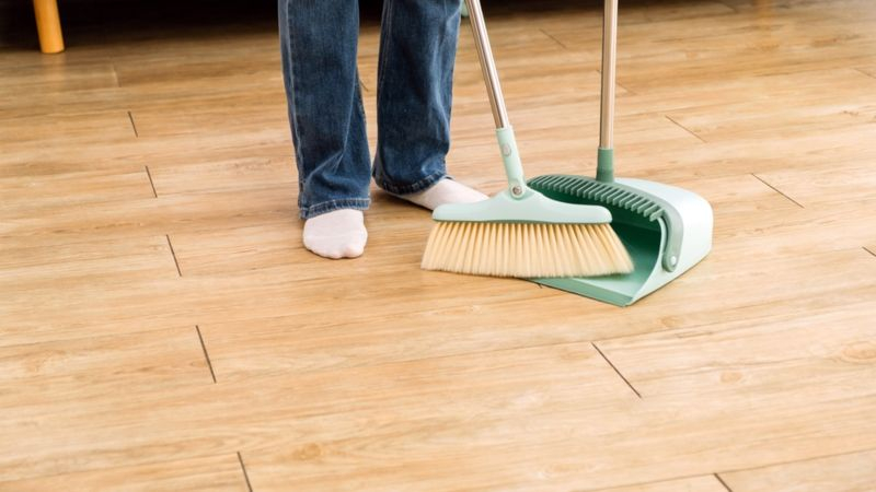 臺北市立聯合醫院陽明院區精神科主任楊逸鴻提醒，所謂的「潔癖」有時其實是強迫症或強迫人格的表現，兩者雖名稱相似，實際上卻是不同的心理狀態與治療方向。（圖片來源：shutterstock）