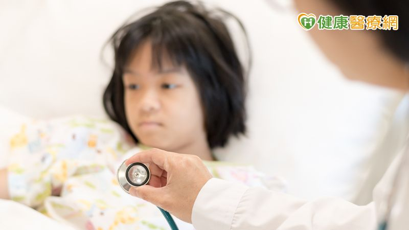 面對兒童急性淋巴性白血病（ALL）長達數年的療程，對家長與孩子都是辛苦又煎熬的挑戰。