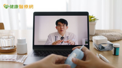 長輩臥床、家屬壓力大？「在宅醫療」這樣接住照顧需求