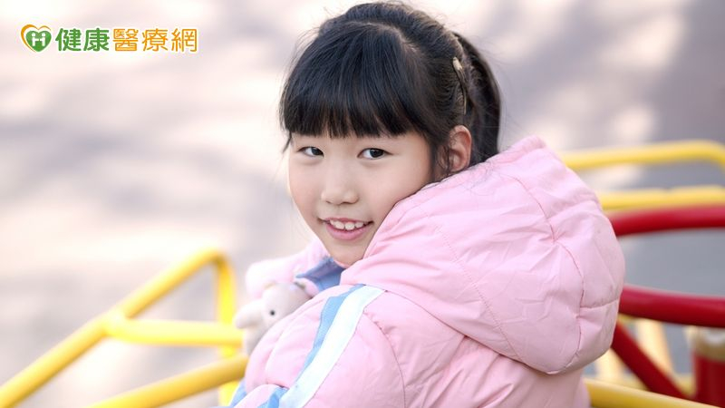 家長應留意孩子生活中的微小變化，若發現任何疑似早熟徵兆，不要自行猜測或上網查資料判斷，務必盡早諮詢專業醫師，越早介入，對孩子的未來越有利，陪伴與正確處置，也是守護孩子成長最關鍵的一步。