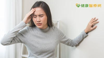怎麼會突然天旋地轉？5大耳疾可致耳鳴暈眩　自我舒緩4招一次看！