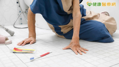 短短數週從能騎車到癱瘓！60歲婦胸椎腫瘤壓迫脊髓　緊急手術救回行動力