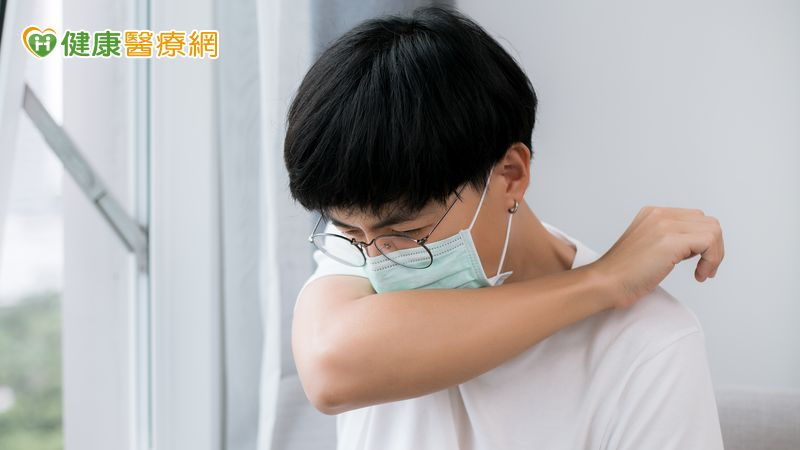 現代人常處冷氣環境，體質偏寒的人很多，三九貼配合充足睡眠、保暖與均衡飲食，能更好扶助陽氣。