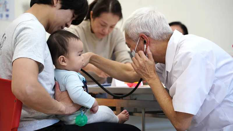 桃園市政府婦幼發展局因此率全國之先，引進了幼兒專責醫師進入托嬰中心進行早療的篩檢。圖：李春台攝
