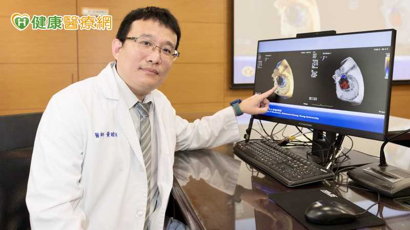 成大醫院心臟血管科醫師黃睦翔指出，透過微創「經導管三尖瓣置換術」，可有效改善重度三尖瓣逆流。 （記者林怡孜攝）
