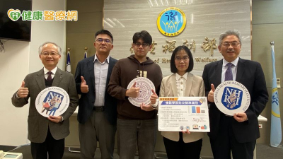 人手一機更易陷網路成癮　國衛院用「腦波」結合AI揪出早期警訊！