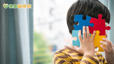 常被當聰明早熟、有個性！亞斯伯格症兒童難識別　易錯過早期治療