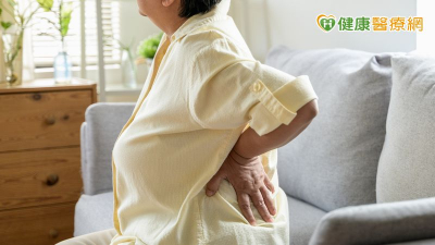 告別舉步維艱！「正前開」人工髖關節置換　75歲婦術後當天即可下床走路