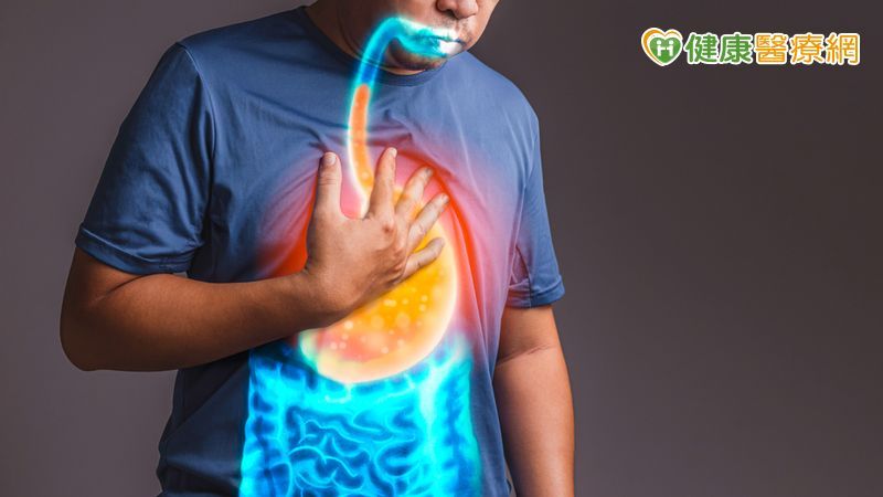 醫師提醒，合併打呼、白天精神不濟、體重偏高的患者，在治療胃食道逆流時，應高度懷疑同時合併睡眠呼吸中止症。